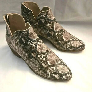 Dolce Vita  Anthropologie "Karsen" Snakeskin Upper ankle booties sz 7.5…